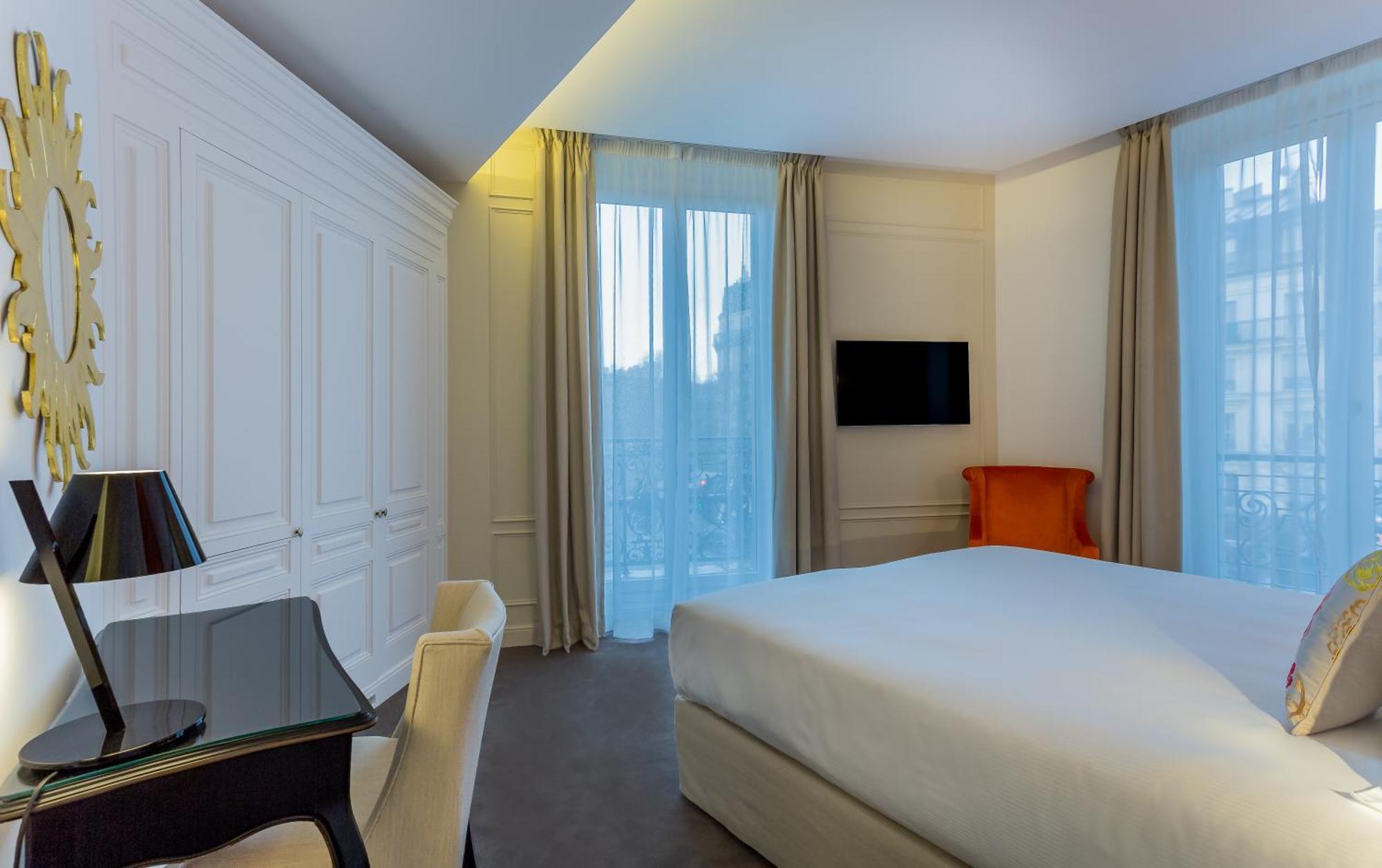Double Room Comtesse Eiffel Tower Front View,1602324203:JPEG