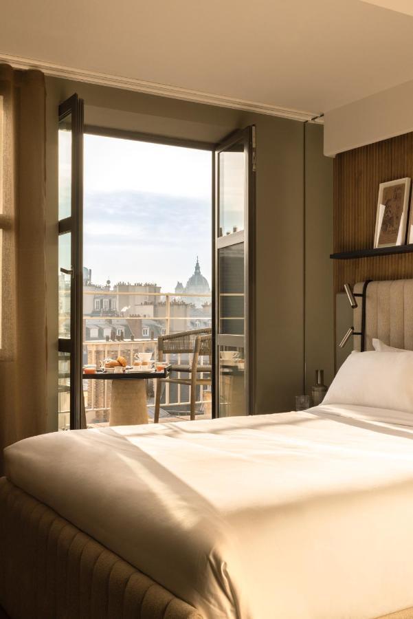"Signature" Room Terrace Eiffel Tower View,1341655688:JPEG