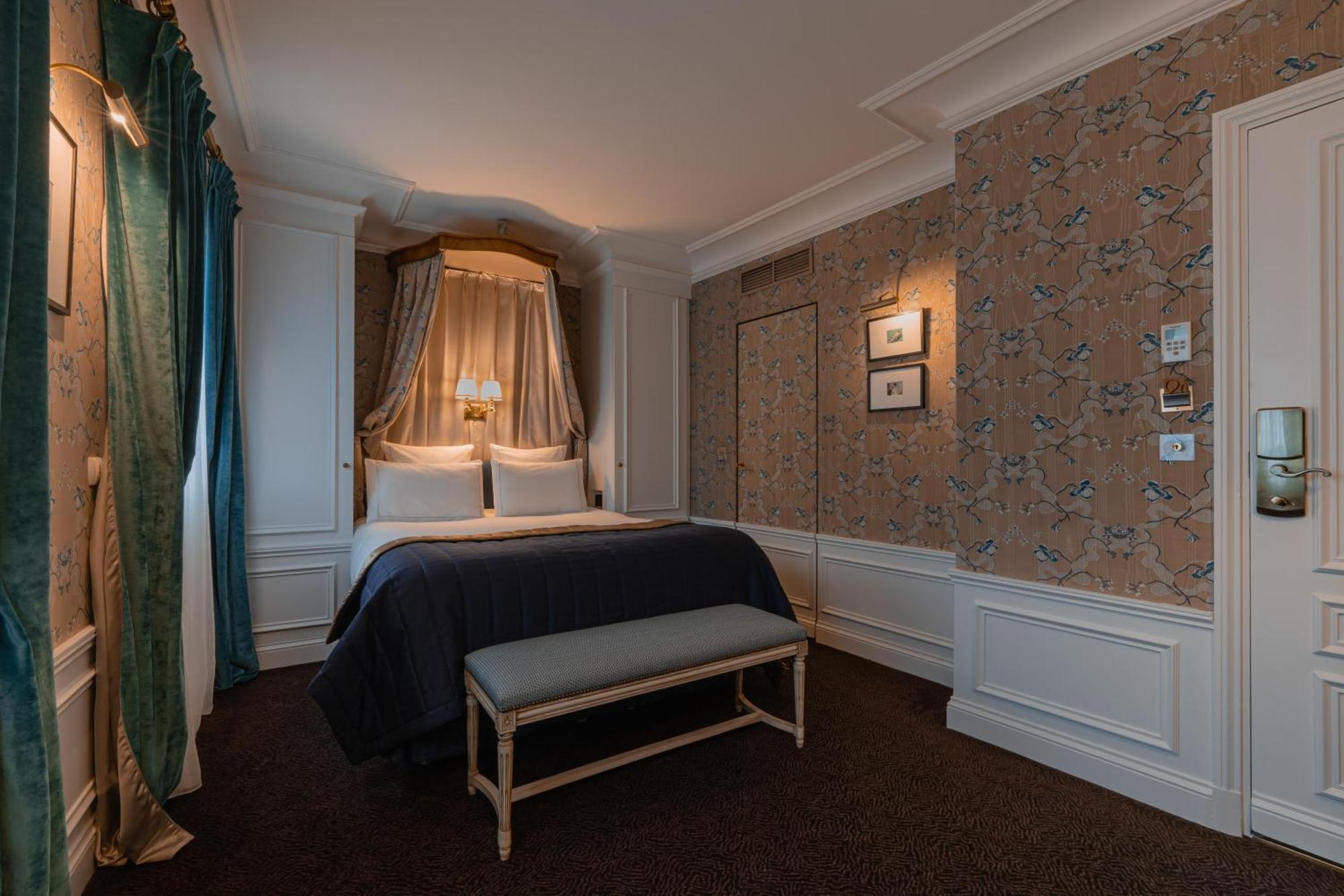 Privilege Room,1663734976:JPEG